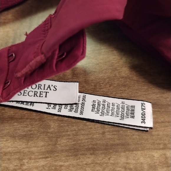 Victoria's Secret bra, size 34DD - Picture 4 of 4